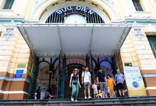 Número de turistas extranjeros a Vietnam alcanza cerca de nueve millones ảnh 2 Número de turistas extranjeros a Vietnam alcanza cerca de nueve millones ảnh 2