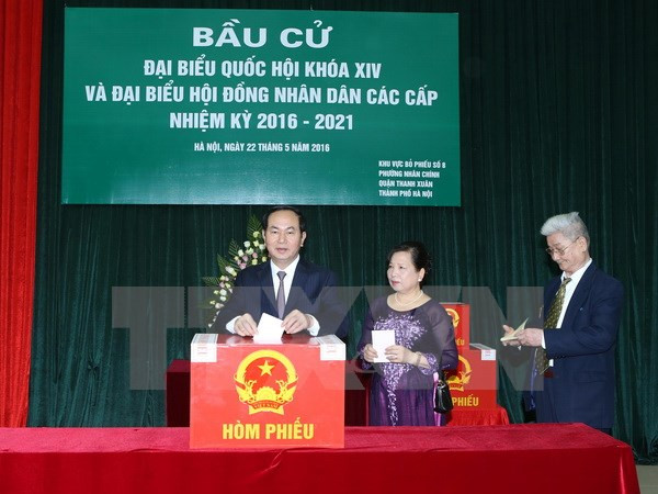 Líderes vietnamitas se unen a votantes en elecciones generales ảnh 2