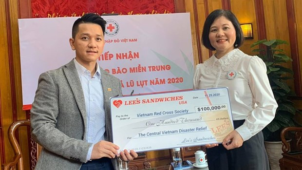 Cruz Roja de Vietnam recibe 100 mil dólares en apoyo a la región central ảnh 1 Cruz Roja de Vietnam recibe 100 mil dólares en apoyo a la región central ảnh 1