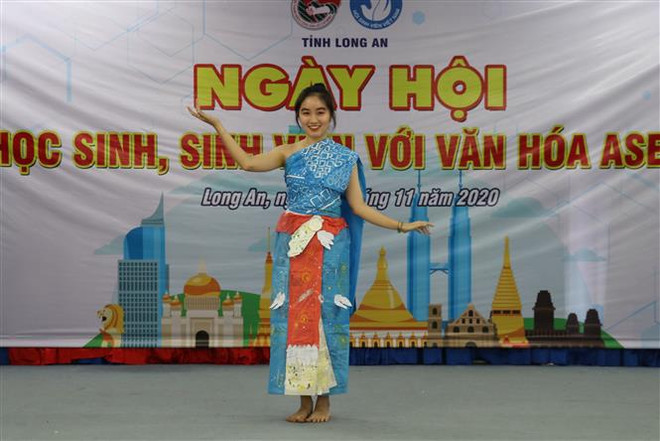 Celebran Día estudiantil de la cultura de ASEAN en provincia vietnamita de Long An ảnh 1 Celebran Día estudiantil de la cultura de ASEAN en provincia vietnamita de Long An ảnh 1
