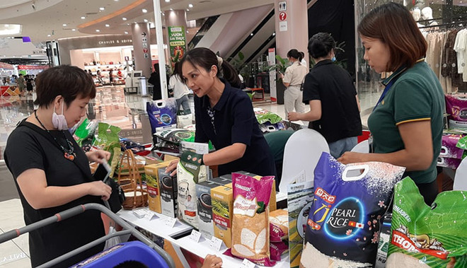 Presentan productos agrícolas descatados en centro comercial en Hanoi ảnh 1 Presentan productos agrícolas descatados en centro comercial en Hanoi ảnh 1