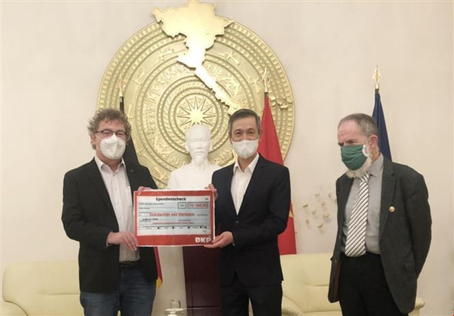 Alemania brinda apoyo a vietnamitas afectados por desastres naturales ảnh 1 Alemania brinda apoyo a vietnamitas afectados por desastres naturales ảnh 1