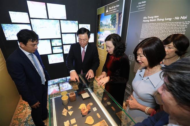 Presentan en Hanoi exposición sobre dos patrimonios culturales mundiales de Francia y Vietnam ảnh 1 Presentan en Hanoi exposición sobre dos patrimonios culturales mundiales de Francia y Vietnam ảnh 1