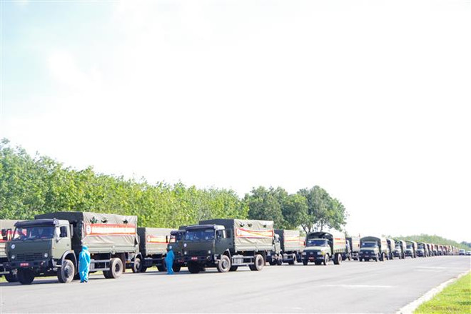 Despliegan personal militar para respaldar lucha contra el COVID-19 en Ciudad Ho Chi Minh ảnh 4 Despliegan personal militar para respaldar lucha contra el COVID-19 en Ciudad Ho Chi Minh ảnh 4