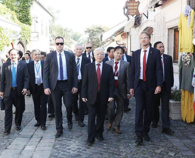 Secretario general del Partido Comunista de Vietnam visita ciudad húngara de Szentendre ảnh 1 Secretario general del Partido Comunista de Vietnam visita ciudad húngara de Szentendre ảnh 1