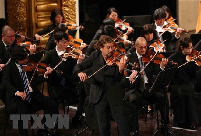 Presidente de Vietnam asiste a velada música en ocasión del 45 aniversario de nexos con Japón ảnh 1