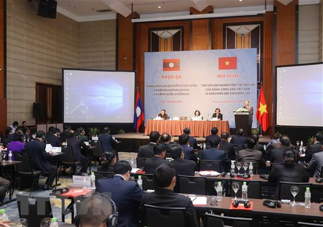 Vietnam y Laos intercambian experiencias en la movilización de masas ảnh 1 Vietnam y Laos intercambian experiencias en la movilización de masas ảnh 1