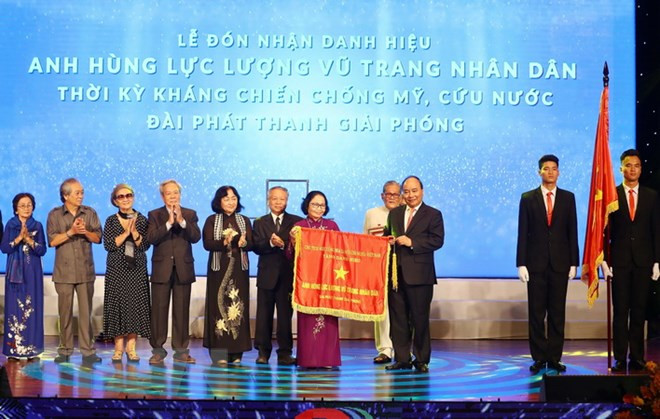 Premier de Vietnam confiere distinción a Radio Liberación en su aniversario ảnh 1 Premier de Vietnam confiere distinción a Radio Liberación en su aniversario ảnh 1