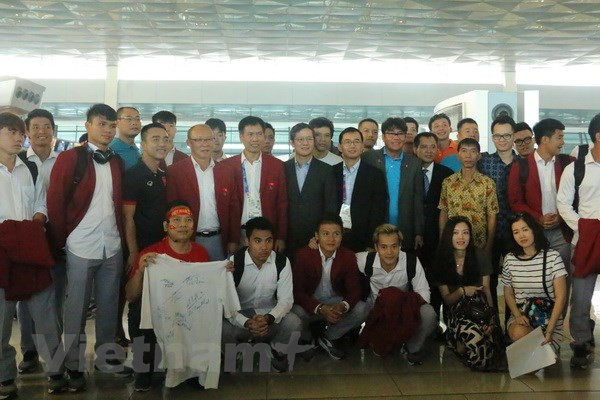 Fanáticos en Yakarta despiden a delegación deportiva de Vietnam ảnh 1 Fanáticos en Yakarta despiden a delegación deportiva de Vietnam ảnh 1