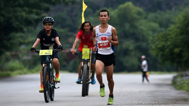 Atletas y aficionados de 17 países participaron en maratón Trang An 2018 ảnh 1 Atletas y aficionados de 17 países participaron en maratón Trang An 2018 ảnh 1