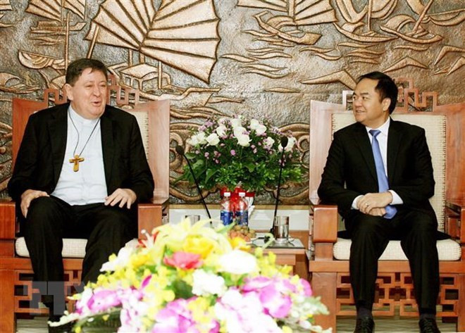 Alto funcionario de asuntos religiosos de Vietnam recibe a prefecto de Vaticano ảnh 1 Alto funcionario de asuntos religiosos de Vietnam recibe a prefecto de Vaticano ảnh 1