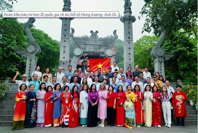 Vietnamitas en ultramar regresan a casa para conmemorar a fundadores de la nación ảnh 1 Vietnamitas en ultramar regresan a casa para conmemorar a fundadores de la nación ảnh 1