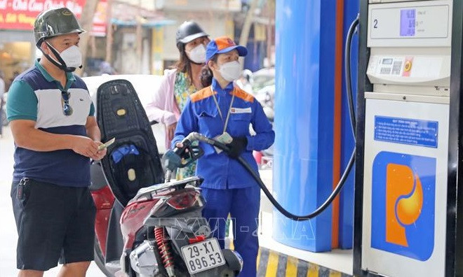 Precios de gasolina en Vietnam registran fuerte disminución ảnh 1