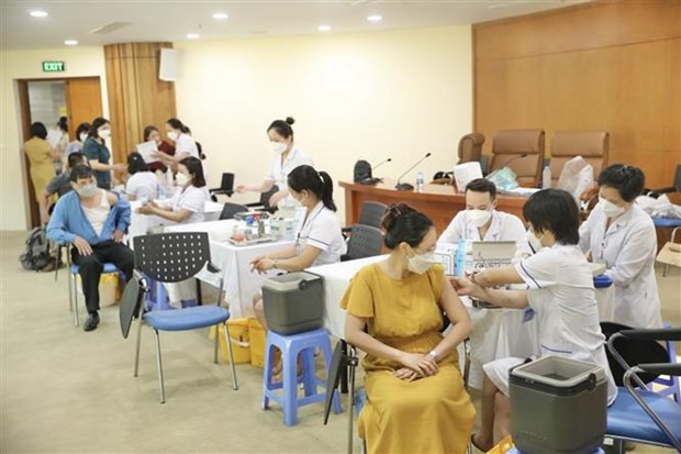 Reporta Vietnam alrededor de ocho mil nuevos recuperados de COVID-19 ảnh 1 Reporta Vietnam alrededor de ocho mil nuevos recuperados de COVID-19 ảnh 1