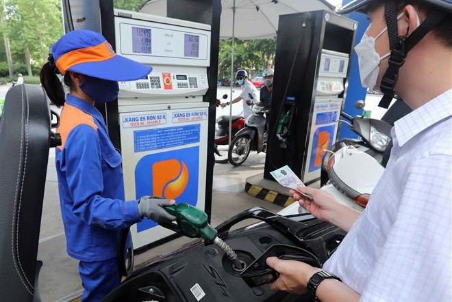 Precios de gasolina en Vietnam registran fuerte disminución ảnh 2