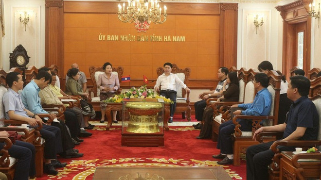 Delegación de la Federación de Sindicatos de Laos visita provincia de Ha Nam ảnh 2