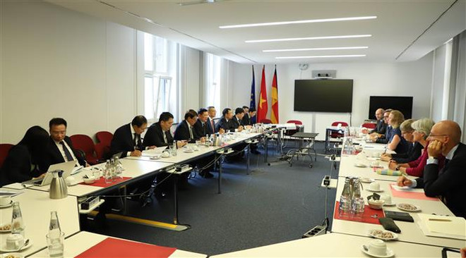 Vietnam y Alemania promueven cooperación en finanzas ảnh 3 Vietnam y Alemania promueven cooperación en finanzas ảnh 3