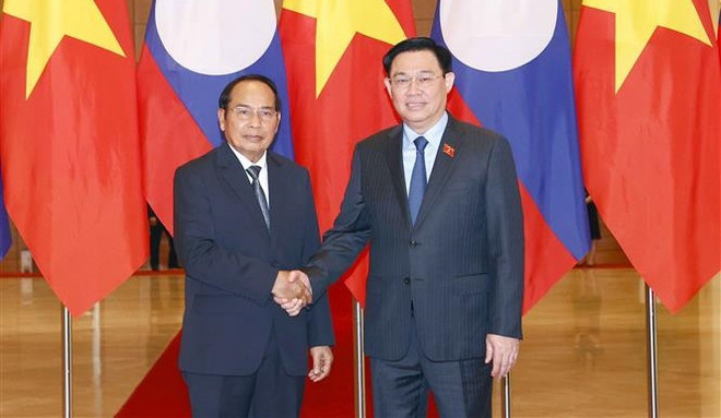 Titular del Parlamento vietnamita recibe a vicepresidente laosiano ảnh 1 Titular del Parlamento vietnamita recibe a vicepresidente laosiano ảnh 1