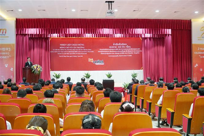 Dirigente vietnamita visita empresa conjunta entre Vietnam y Laos ảnh 1