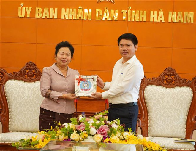 Delegación de la Federación de Sindicatos de Laos visita provincia de Ha Nam ảnh 1 Delegación de la Federación de Sindicatos de Laos visita provincia de Ha Nam ảnh 1