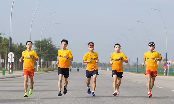 Miles de atletas participarán en VnExpress Maratón Increíble Halong 2022 ảnh 1