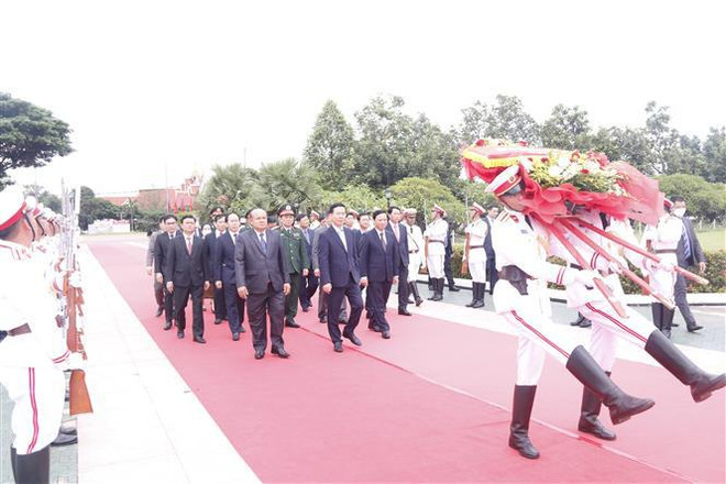 Dirigentes laosianos reciben a delegación partidista vietnamita ảnh 3 Dirigentes laosianos reciben a delegación partidista vietnamita ảnh 3