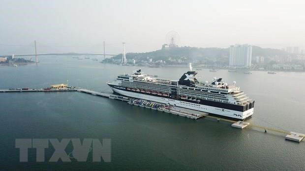 Recibe la ciudad de Ha Long 7,9 millones de visitantes en nueve meses ảnh 1 Recibe la ciudad de Ha Long 7,9 millones de visitantes en nueve meses ảnh 1