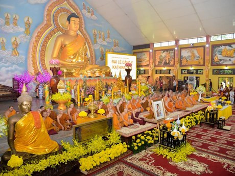 Efectúan en Hanoi ceremonia budista Kathina con donaciones del rey tailandés ảnh 1 Efectúan en Hanoi ceremonia budista Kathina con donaciones del rey tailandés ảnh 1