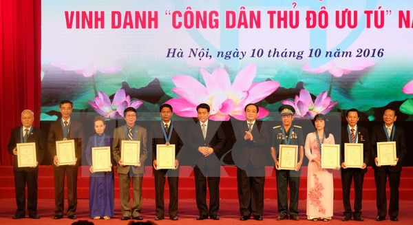 Honran a ciudadanos destacados de Hanoi en 2016 ảnh 1 Honran a ciudadanos destacados de Hanoi en 2016 ảnh 1