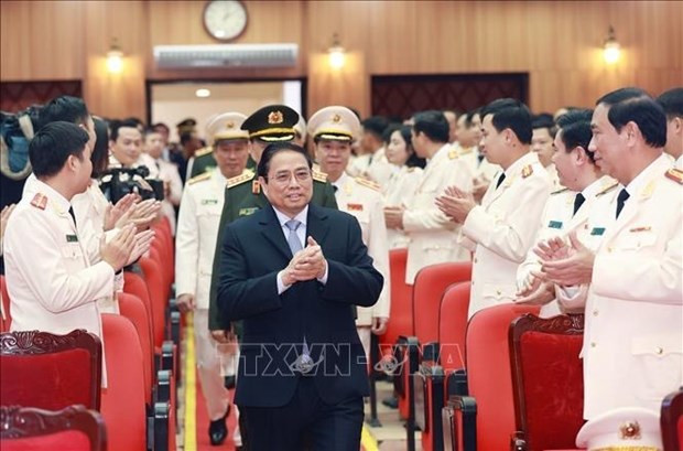 Primer ministro visita unidades de seguridad pública y ejército con motivo del Tet ảnh 3 Primer ministro visita unidades de seguridad pública y ejército con motivo del Tet ảnh 3