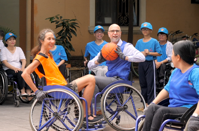 Embajadores de países europeos comparten con jóvenes con discapacidad en ocasión del Tet ảnh 1 Embajadores de países europeos comparten con jóvenes con discapacidad en ocasión del Tet ảnh 1