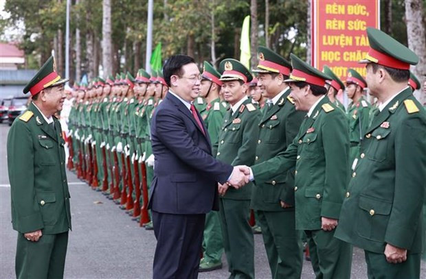 Presidente del Parlamento realiza visita previa al Tet a fuerzas armadas de provincia de An Giang ảnh 1 Presidente del Parlamento realiza visita previa al Tet a fuerzas armadas de provincia de An Giang ảnh 1