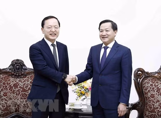 Vicepremier sugirió a Samsung a ampliar su inversión en Vietnam ảnh 1