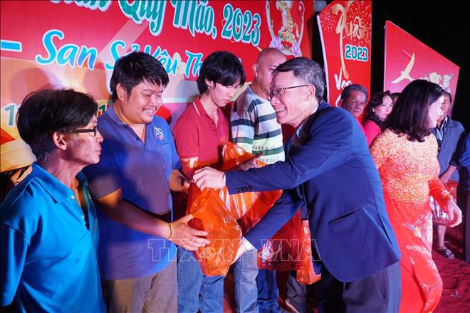 Comunidad vietnamita en Laos celebra Año Nuevo Lunar ảnh 1 Comunidad vietnamita en Laos celebra Año Nuevo Lunar ảnh 1