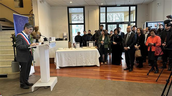 Conmemoran 50 años de firma de Acuerdo de París en comuna francesa ảnh 1