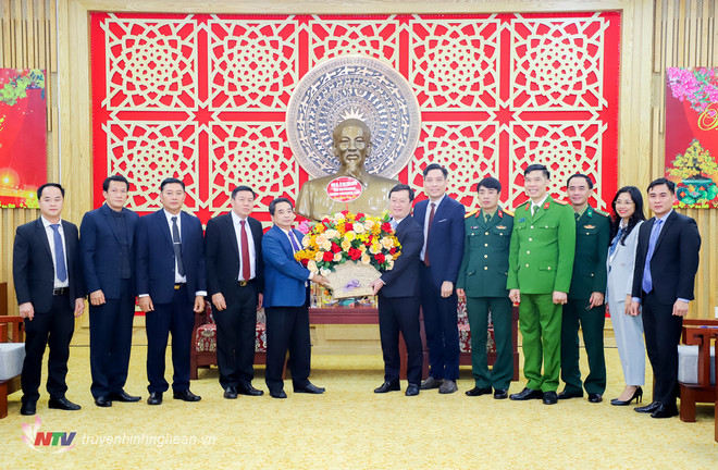 Representantes laosianos visitan provincia vietnamita de Nghe An por motivo de Tet ảnh 1 Representantes laosianos visitan provincia vietnamita de Nghe An por motivo de Tet ảnh 1