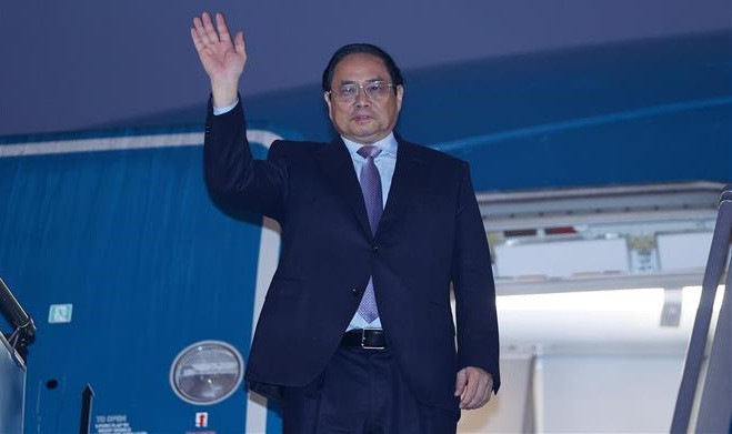 Primer ministro de Vietnam parte rumbo a Laos ảnh 1