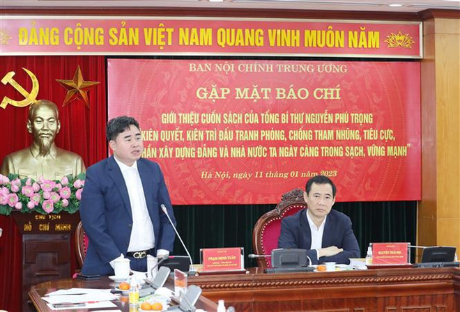 Presentan libro del secretario general Nguyen Phu Trong sobre lucha anticorrupción ảnh 2 Presentan libro del secretario general Nguyen Phu Trong sobre lucha anticorrupción ảnh 2