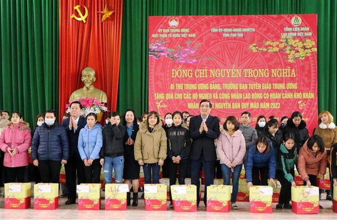 Dirigentes de Ciudad Ho Chi Minh rinden homenaje a Reyes Hung ảnh 2 Dirigentes de Ciudad Ho Chi Minh rinden homenaje a Reyes Hung ảnh 2
