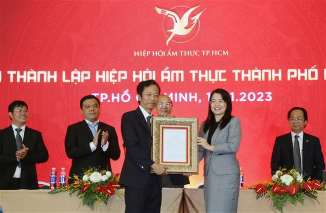 Fundan Asociación de Alimentos y Bebidas de Ciudad Ho Chi Minh ảnh 1 Fundan Asociación de Alimentos y Bebidas de Ciudad Ho Chi Minh ảnh 1