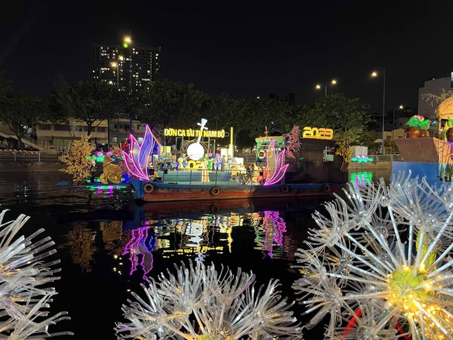Abren en Ciudad Ho Chi Minh mercado de flores de primavera del Año Nuevo Lunar 2023 ảnh 1 Abren en Ciudad Ho Chi Minh mercado de flores de primavera del Año Nuevo Lunar 2023 ảnh 1