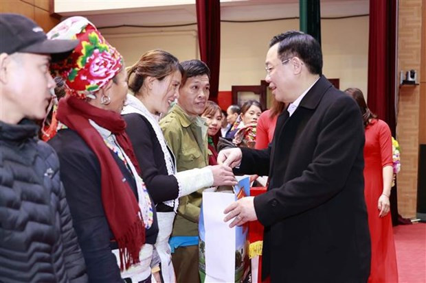 Presidente del Parlamento visita provincia norteña de Lao Cai en vísperas del Tet ảnh 1 Presidente del Parlamento visita provincia norteña de Lao Cai en vísperas del Tet ảnh 1