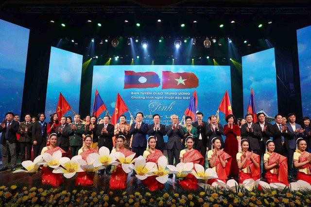 Visita del premier de Vietnam a Laos reafirma solidaridad invariable entre ambos países ảnh 3 Visita del premier de Vietnam a Laos reafirma solidaridad invariable entre ambos países ảnh 3