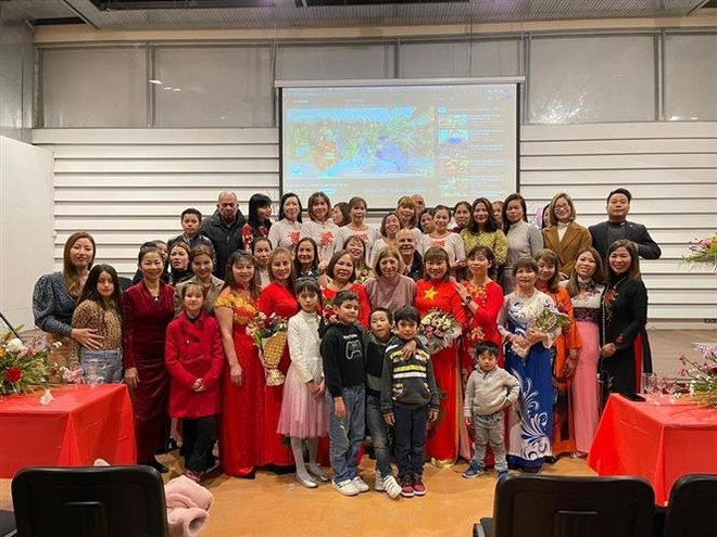 Vietnamitas en ultramar celebran Año Nuevo Lunar ảnh 2 Vietnamitas en ultramar celebran Año Nuevo Lunar ảnh 2