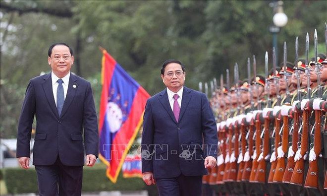 Visita del premier vietnamita acapara medios de comunicaciones de Laos ảnh 1 Visita del premier vietnamita acapara medios de comunicaciones de Laos ảnh 1