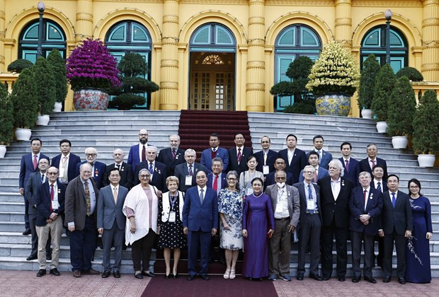 Presidente recibe a invitados internacionales por el 50 aniversario del Acuerdo de París ảnh 1 Presidente recibe a invitados internacionales por el 50 aniversario del Acuerdo de París ảnh 1