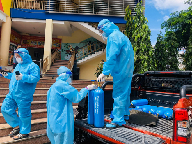 Establecen cajeros automáticos de oxígeno en Ciudad Ho Chi Minh en respuesta al COVID-19 ảnh 1