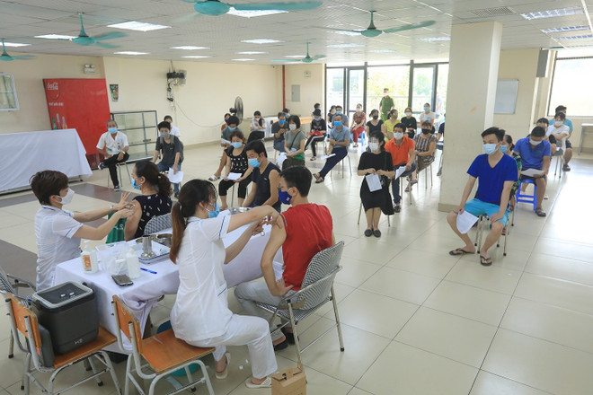 Más de 10,5 millones de dosis contra COVID-19 administradas en Vietnam ảnh 1