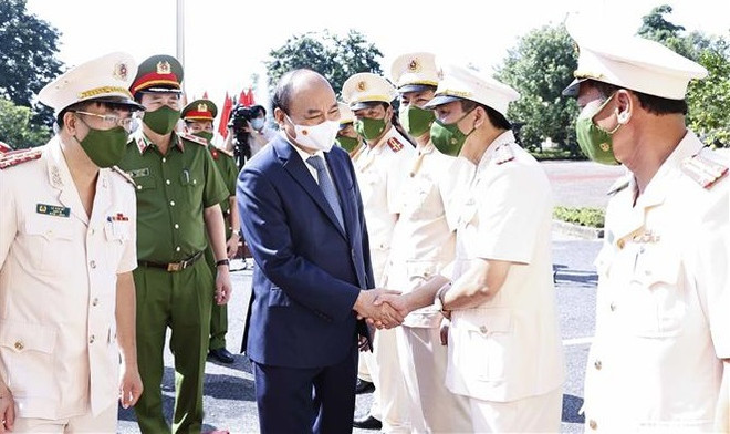 Presidente vietnamita inspecciona ejecución de decisión de amnistía en provincia norteña ảnh 1 Presidente vietnamita inspecciona ejecución de decisión de amnistía en provincia norteña ảnh 1