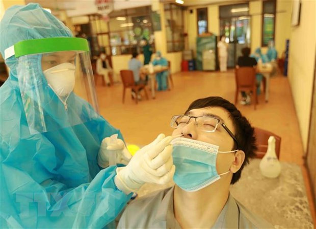 Supera los 10 mil la cifra de nuevos casos diarios del COVID-19 en Vietnam ảnh 1